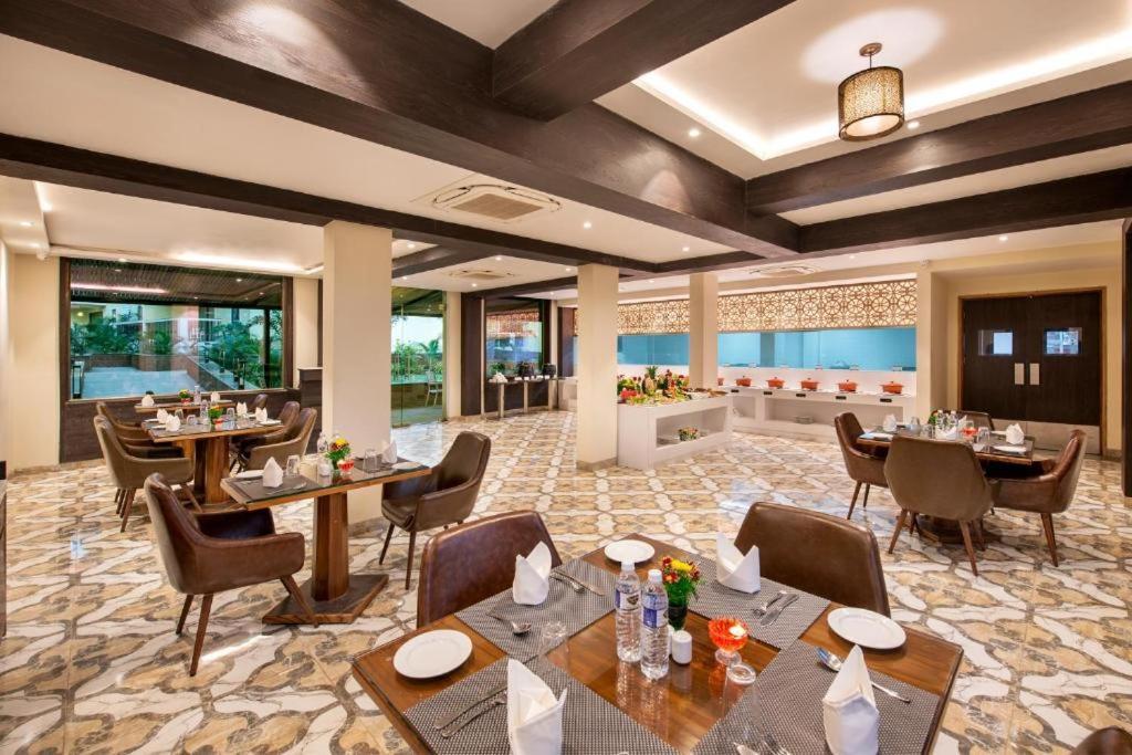 Sea Breeze Max Resort & Spa Madgaon Esterno foto